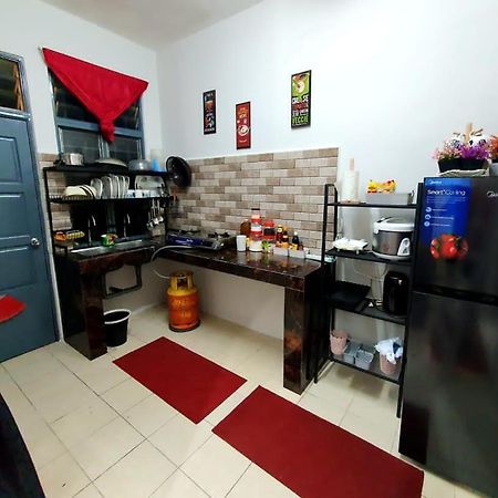 Lh Alisha Homestay Wangsa Mewangi Gua Musang Exterior foto